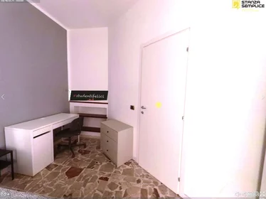 Chambre privée à Via Nizza, 29, 07100 Sassari SS, Italy, image 2 de 15