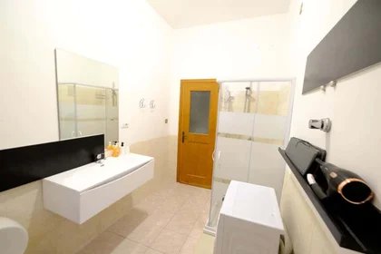Quarto privado em Via Torino, 8, 07100 Sassari SS, Italy, imagem 16 de 27