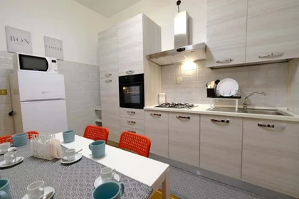 Quarto privado em Via Torino, 8, 07100 Sassari SS, Italy, imagem 7 de 27