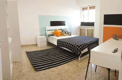 Quarto privado em Via Nizza, 29, 07100 Sassari SS, Italy, imagem 3 de 17