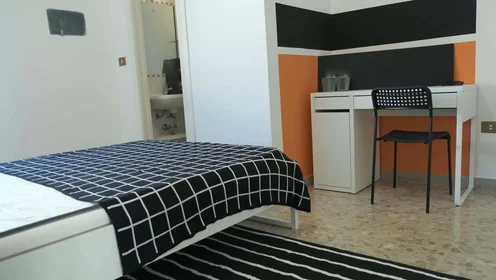 Quarto privado em Via Nizza, 29, 07100 Sassari SS, Italy, imagem 4 de 17