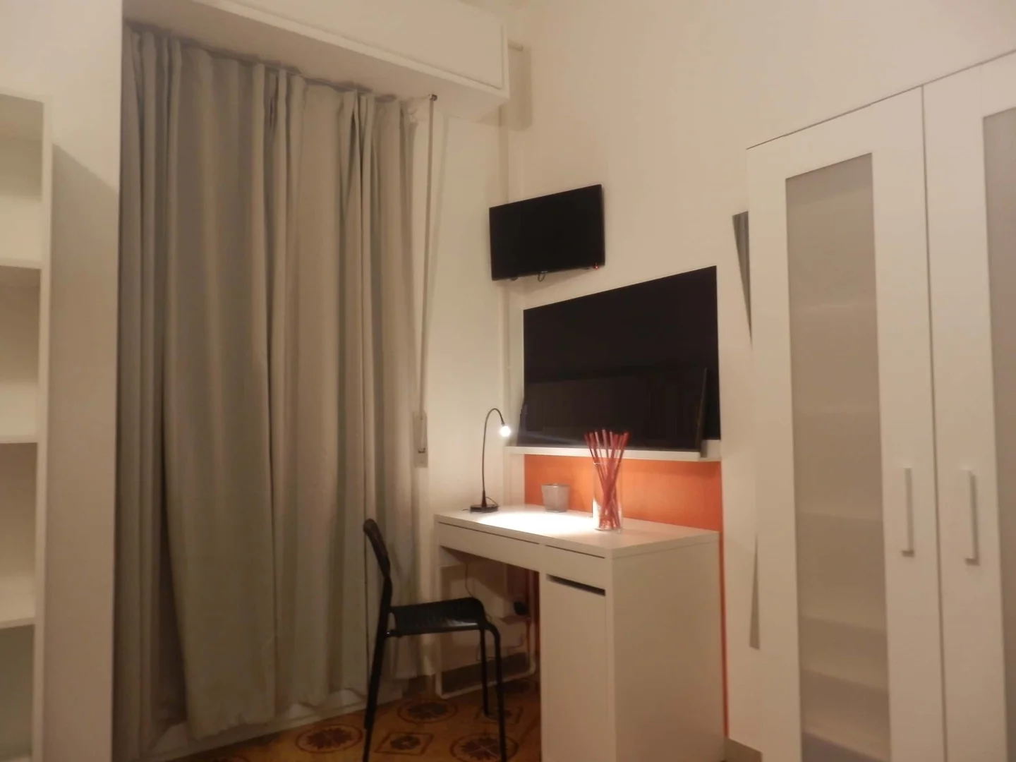 Chambre d'étudiant économique avec emplacement pratique dans