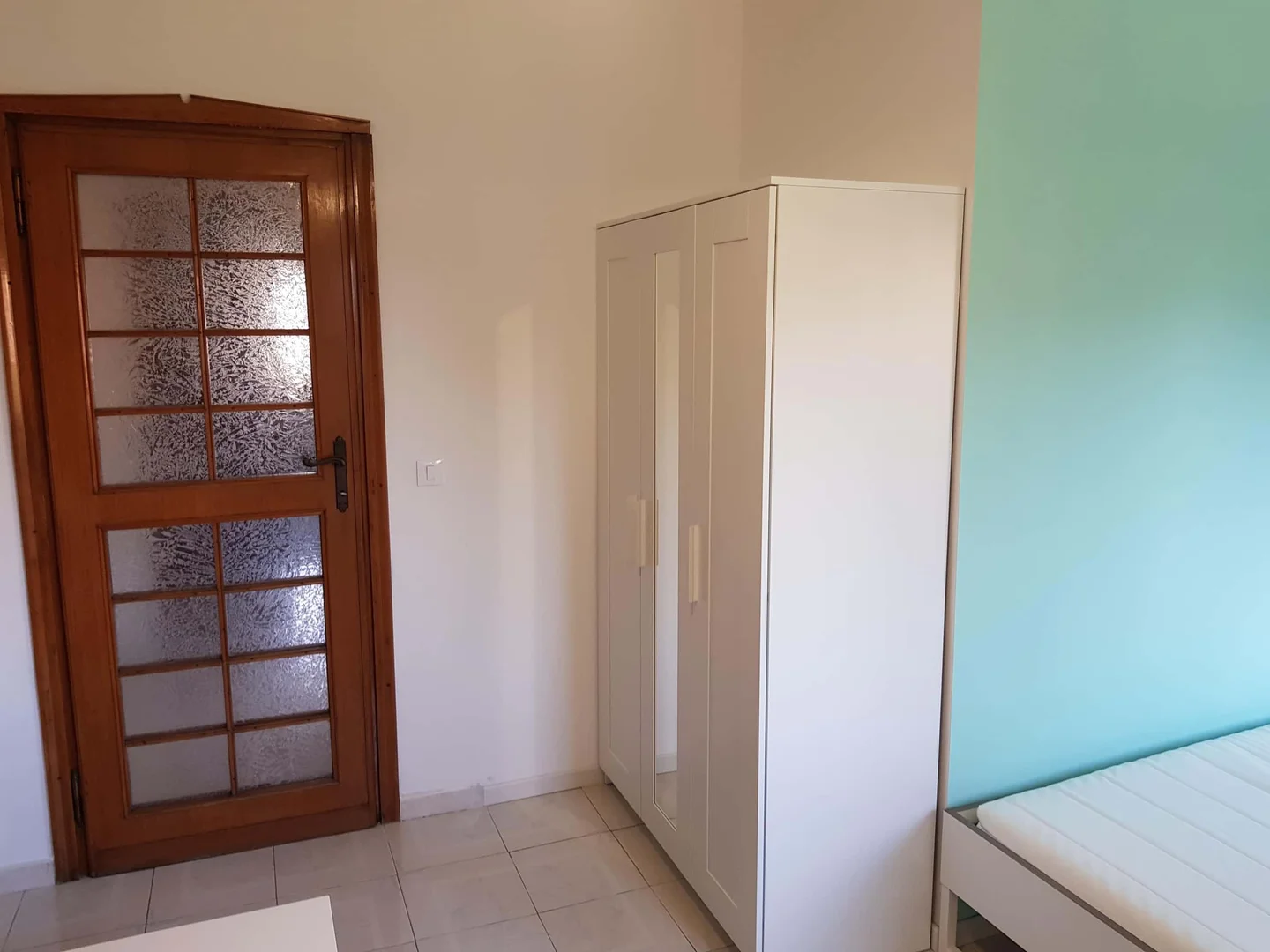 Camera per studenti in  con area studio e servizi in comune