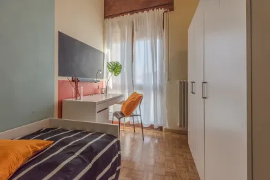 Quarto para alugar num apartamento partilhado em Pisa