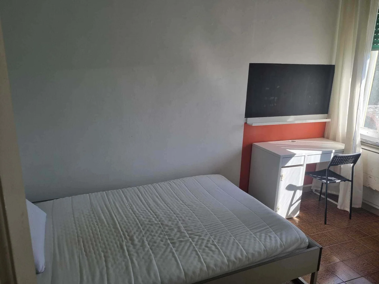 Confortevole e spaziosa stanza per studenti in 