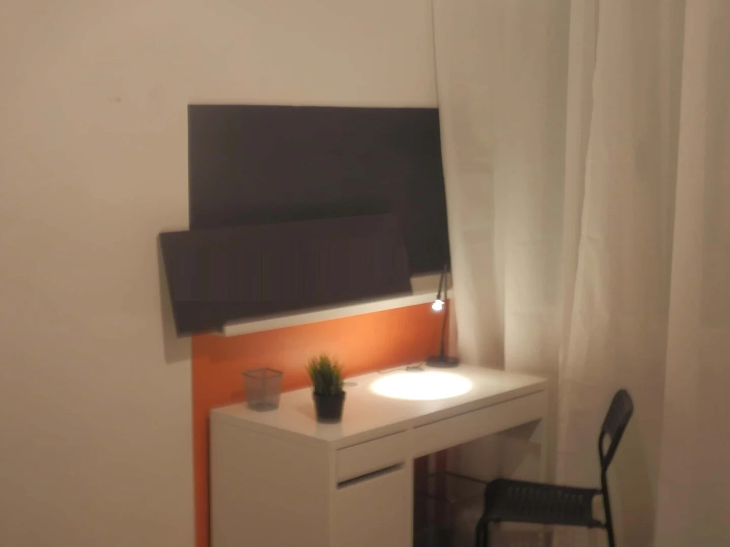 Confortevole e spaziosa stanza per studenti in 