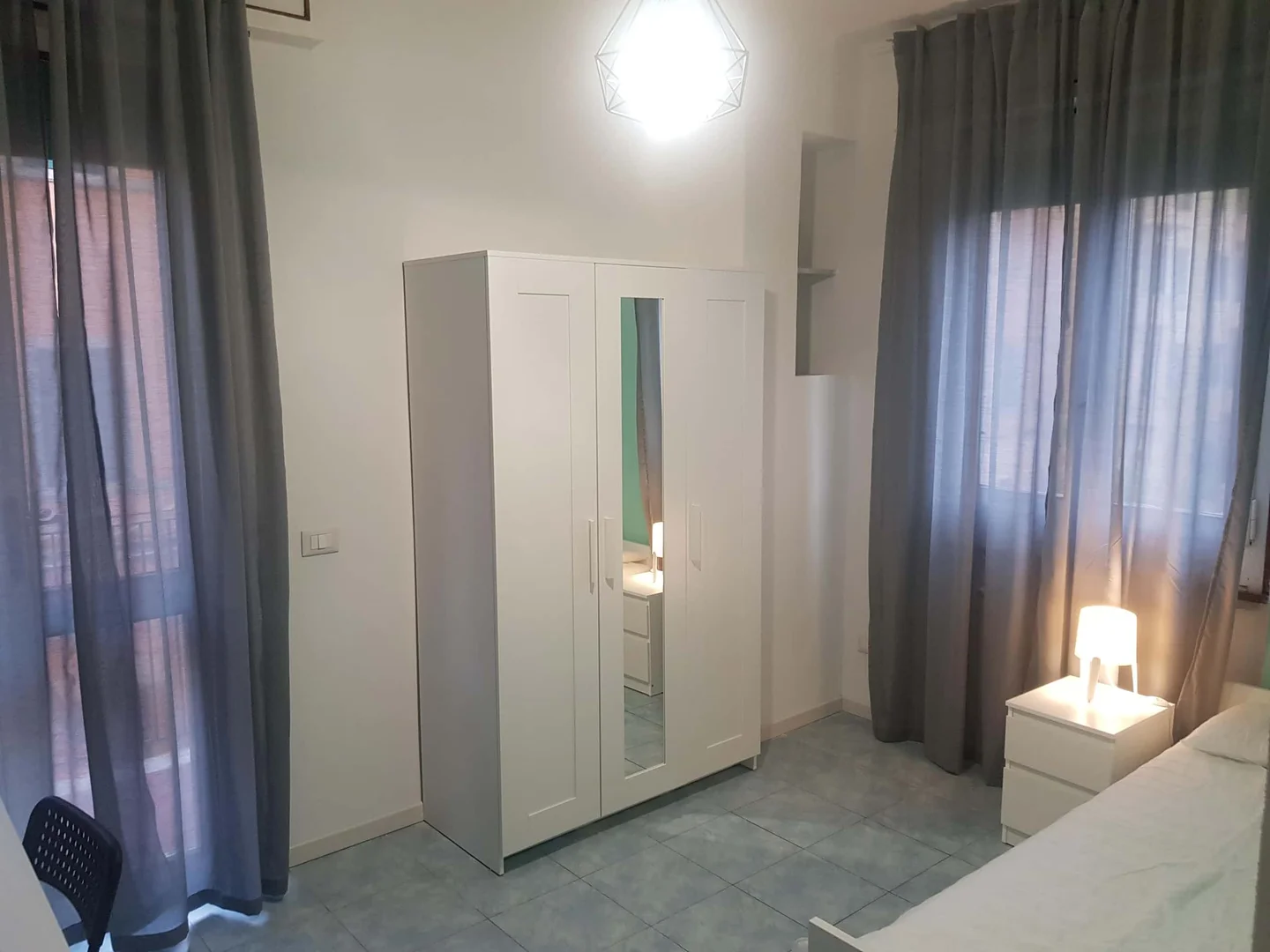 Camera per studenti in  con area studio e servizi in comune