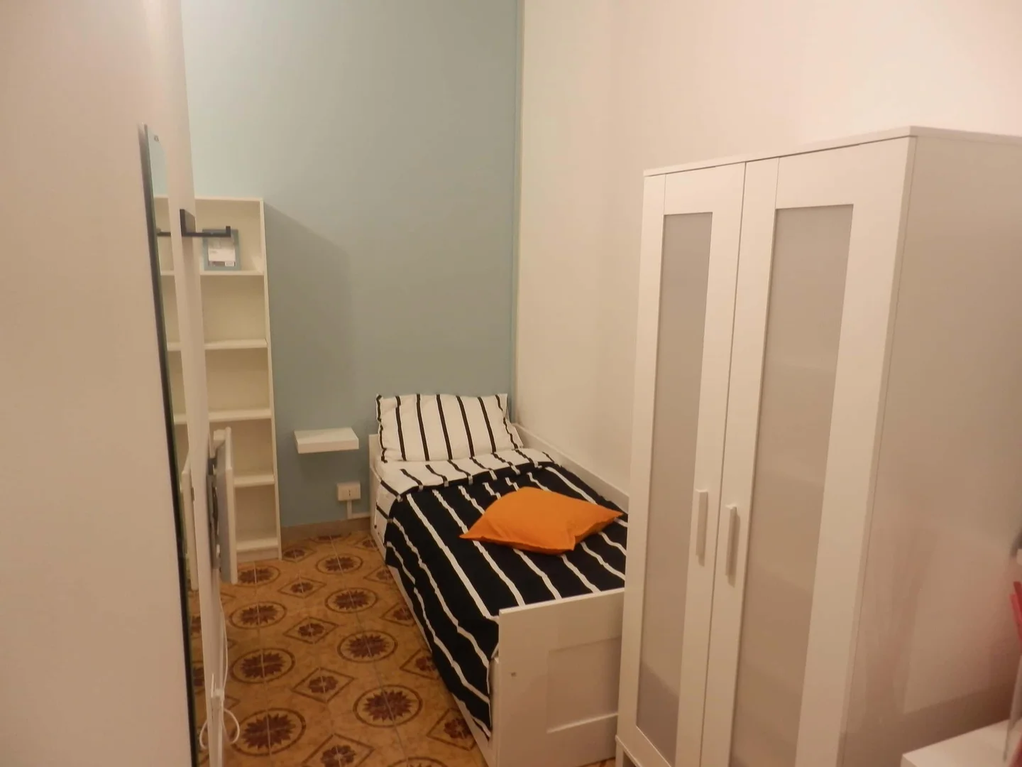 Chambre d'étudiant économique avec emplacement pratique dans 