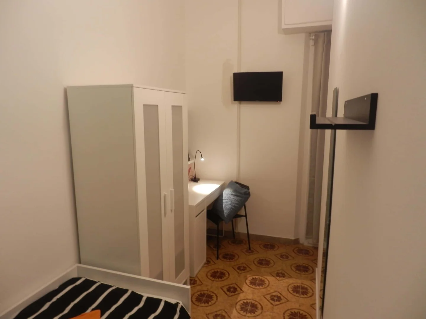 Chambre confortable pour étudiants disponible dans 