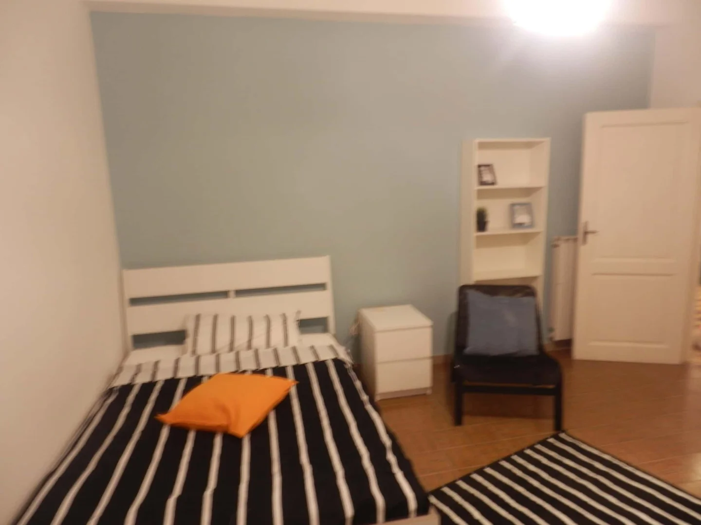 Chambre confortable pour étudiants disponible dans 
