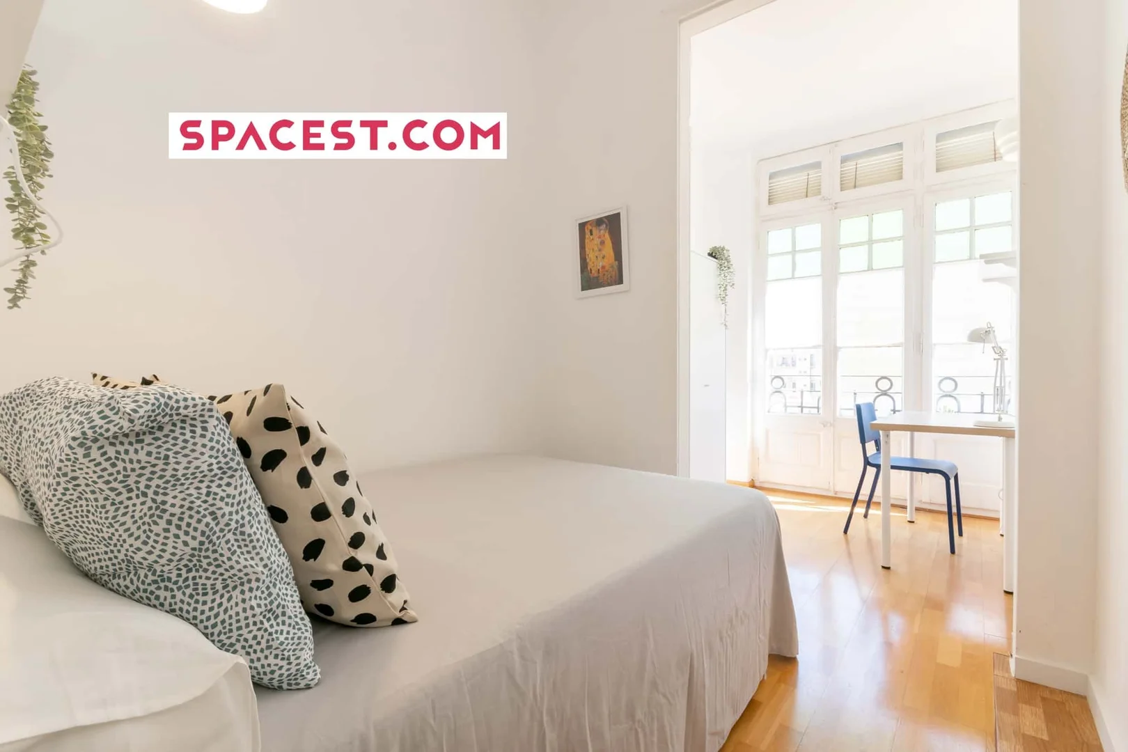 Economical student room with convenient location in 