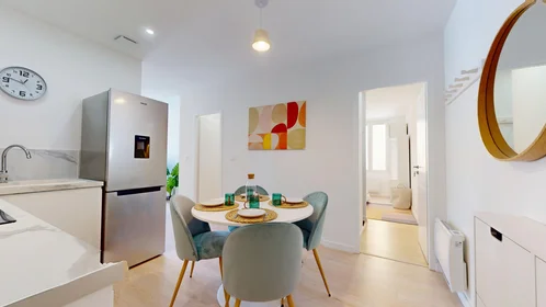 Habitación privada muy luminosa en {area}