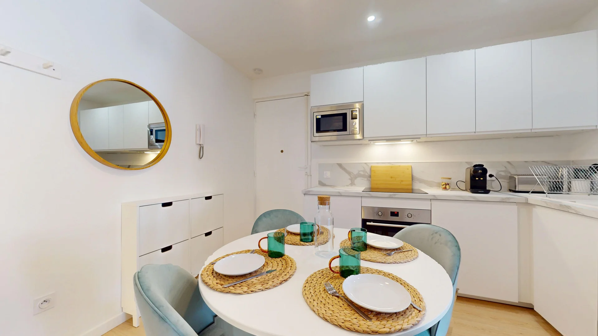 Habitación asequible para estudiantes con buena iluminación en