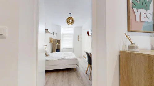 Chambre privée à 47 Boulevard d'Anvers, image 11 de 17