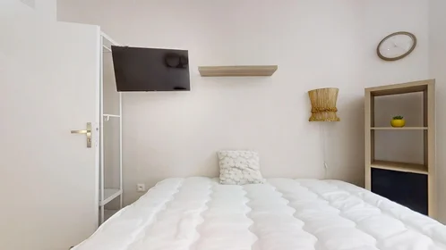 Chambre privée à 47 Boulevard d'Anvers, image 13 de 17