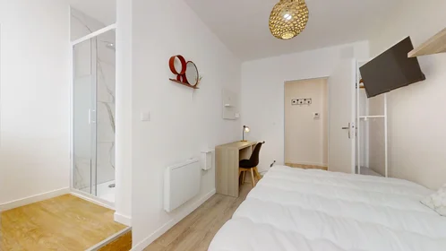 Chambre privée à 47 Boulevard d'Anvers, image 16 de 17