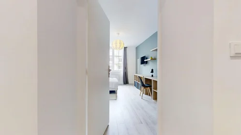 Private room at 47 Boulevard d'Anvers, image 11 of 17