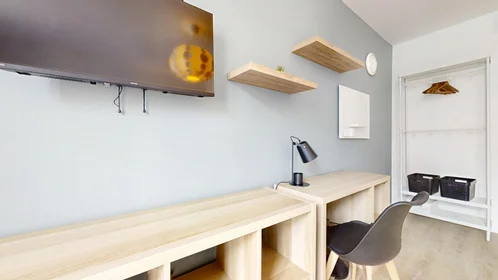 Private room at 47 Boulevard d'Anvers, image 14 of 17