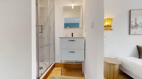 Private room at 47 Boulevard d'Anvers, image 17 of 17