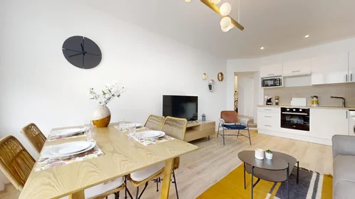 Private room at 47 Boulevard d'Anvers, image 7 of 17