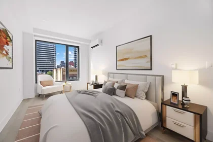 Quarto privado em East 124th Street, imagem 1 de 10