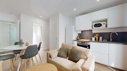 Quarto privado em 29 Av. Général Nogues, 83000 Toulon, France, imagem 12 de 19