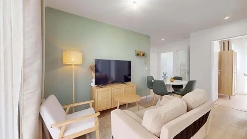 Quarto privado em 29 Av. Général Nogues, 83000 Toulon, France, imagem 14 de 19