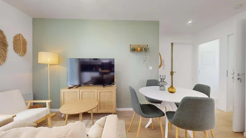 Quarto privado em 29 Av. Général Nogues, 83000 Toulon, France, imagem 16 de 19