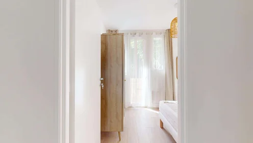 Quarto privado em 29 Av. Général Nogues, 83000 Toulon, France, imagem 4 de 19