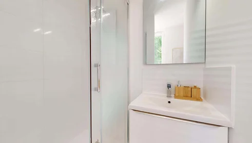 Quarto privado em 29 Av. Général Nogues, 83000 Toulon, France, imagem 6 de 19