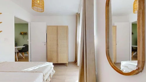 Quarto privado em 29 Av. Général Nogues, 83000 Toulon, France, imagem 7 de 19