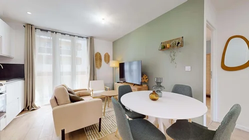 Quarto privado em 29 Av. Général Nogues, 83000 Toulon, France, imagem 9 de 19