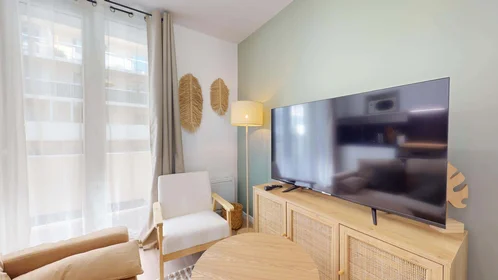 Quarto privado em 29 Av. Général Nogues, 83000 Toulon, France, imagem 10 de 19