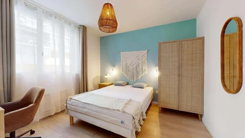 Prywatny pokój 29 Av. Général Nogues, 83000 Toulon, France, obraz 1 10