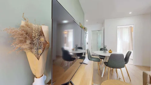 Quarto privado em 29 Av. Général Nogues, 83000 Toulon, France, imagem 14 de 20