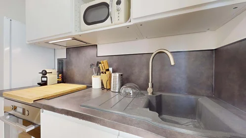 Quarto privado em 29 Av. Général Nogues, 83000 Toulon, France, imagem 16 de 20