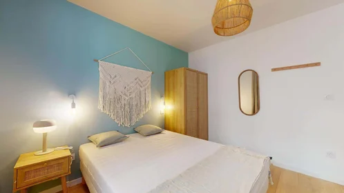 Quarto privado em 29 Av. Général Nogues, 83000 Toulon, France, imagem 6 de 20