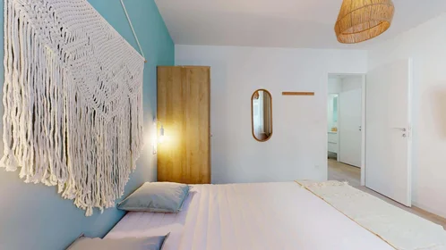 Quarto privado em 29 Av. Général Nogues, 83000 Toulon, France, imagem 7 de 20