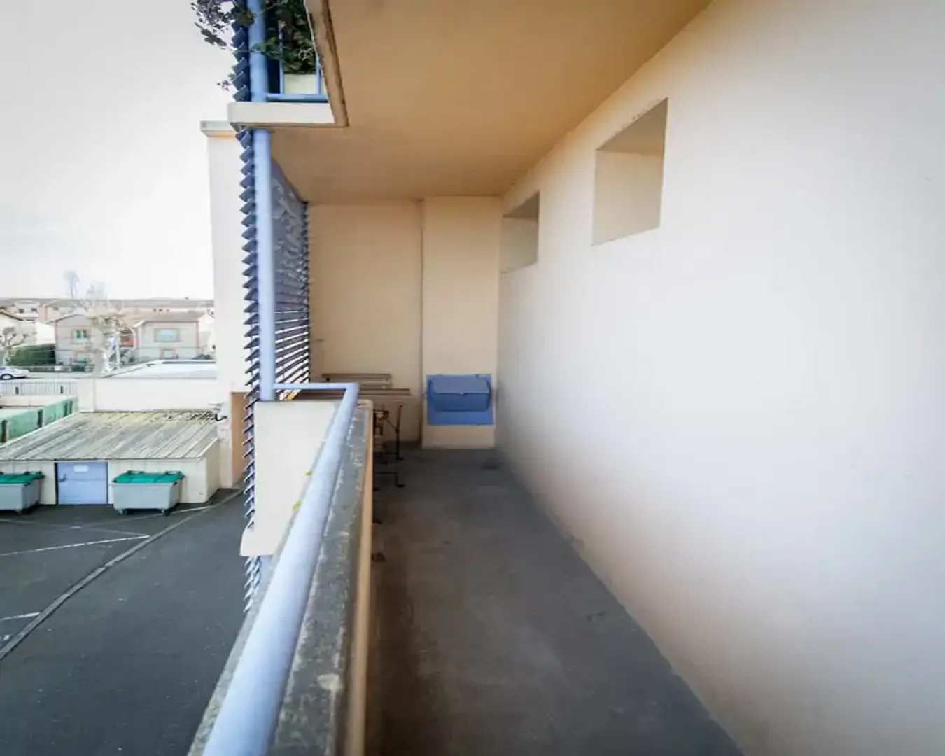 Habitación estudiantil luminosa y aireada con fácil acceso a la universidad en 