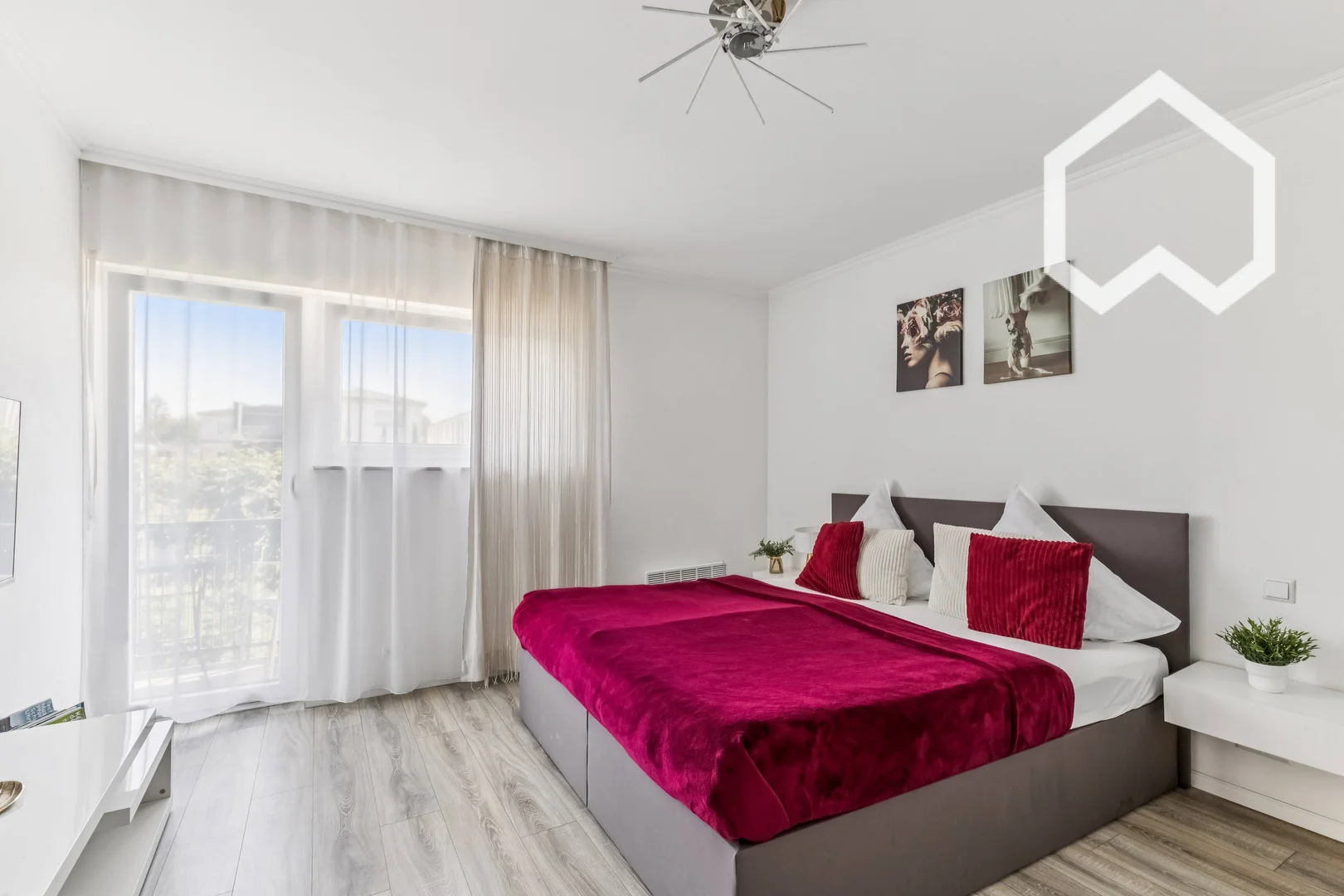Economical student room with convenient location in 