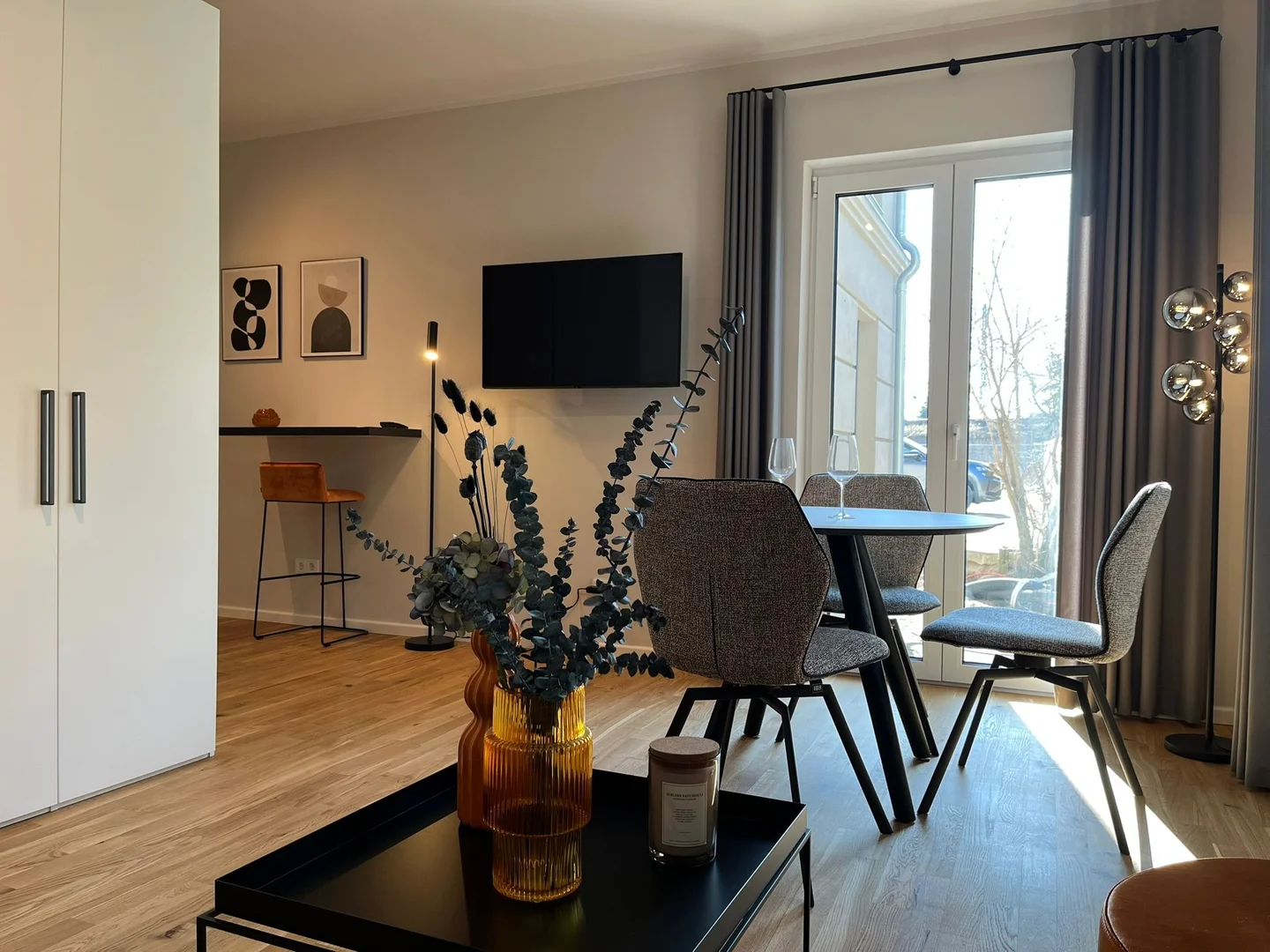 Chambre conviviale pour les étudiants dans avec des équipements modernes