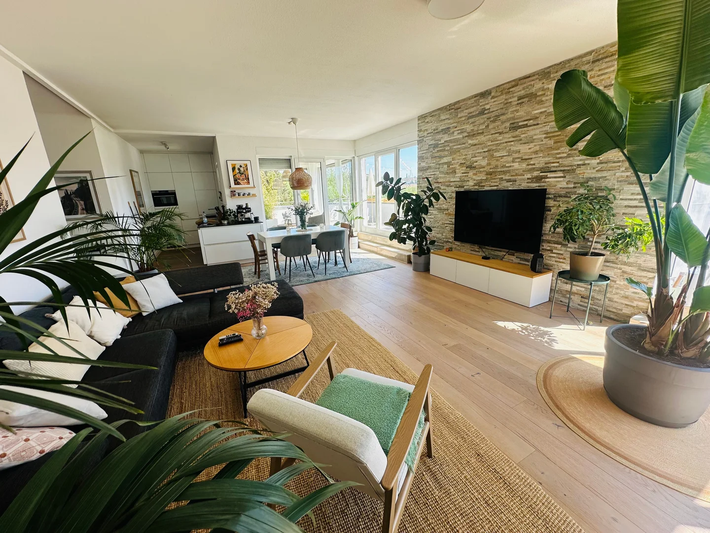 Student-friendly room in with modern amenities