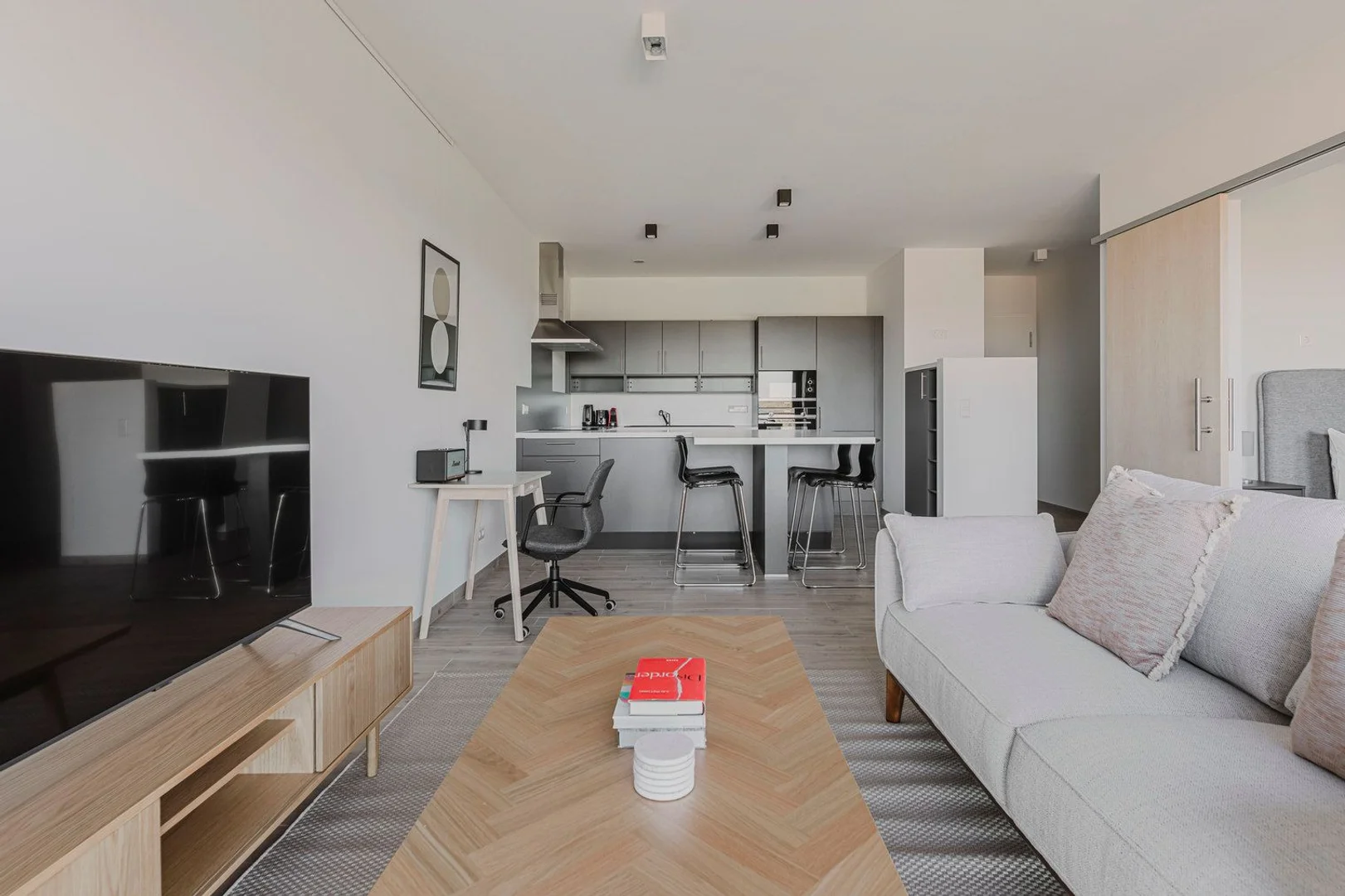 Habitación asequible para estudiantes con buena iluminación en