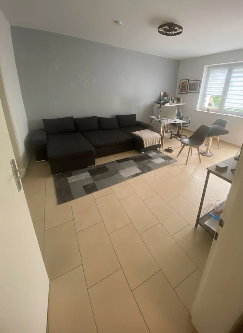 Chambre abordable pour les étudiants avec un bon éclairage dans 