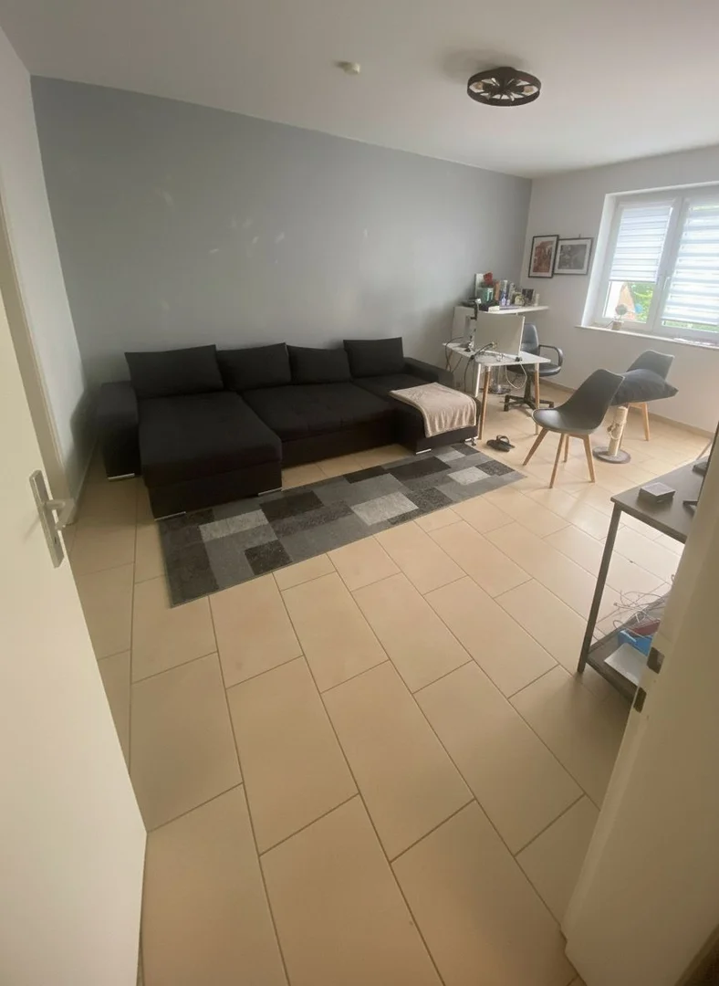 Chambre abordable pour les étudiants avec un bon éclairage dans 