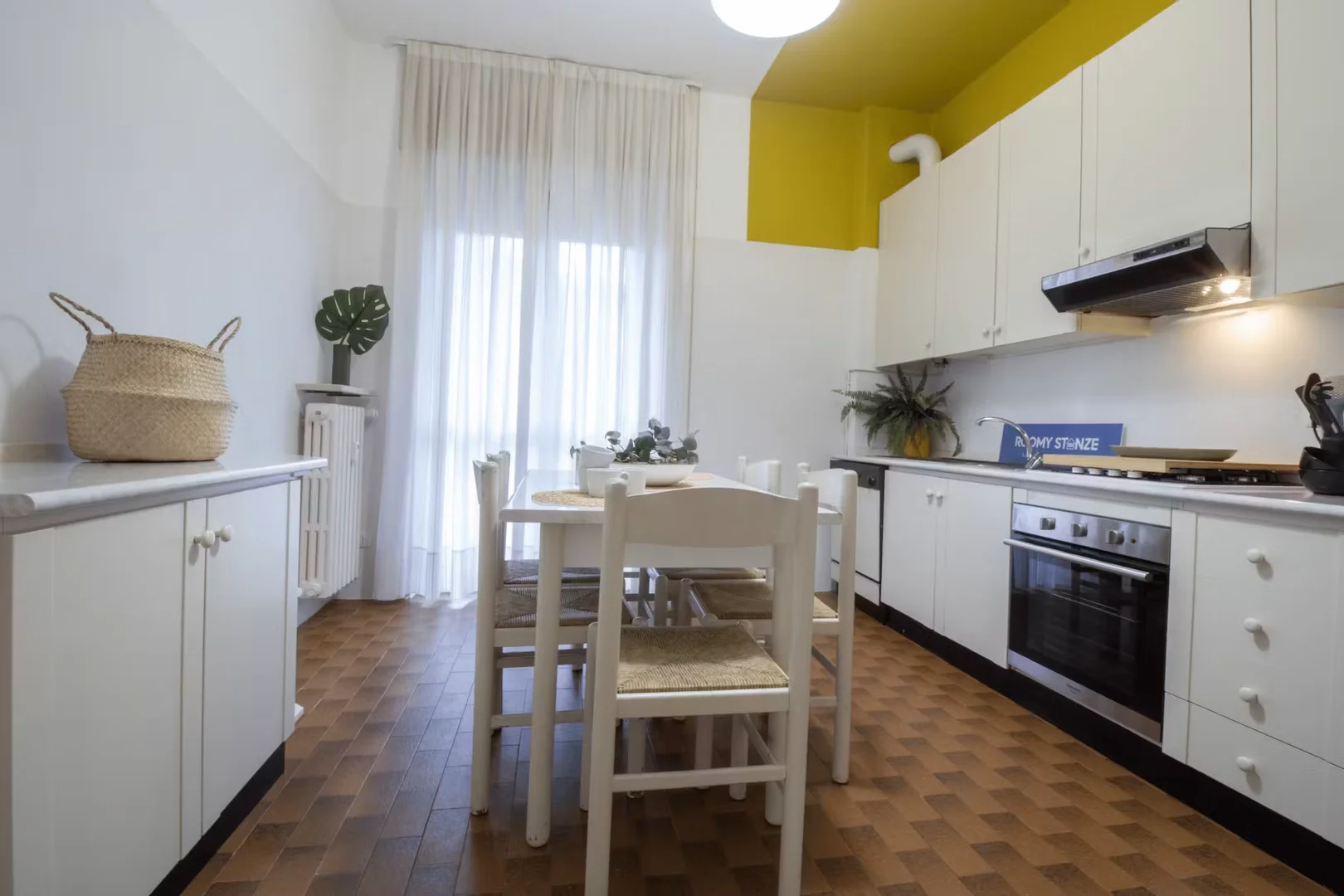 Quarto de estudante económico com localização conveniente em