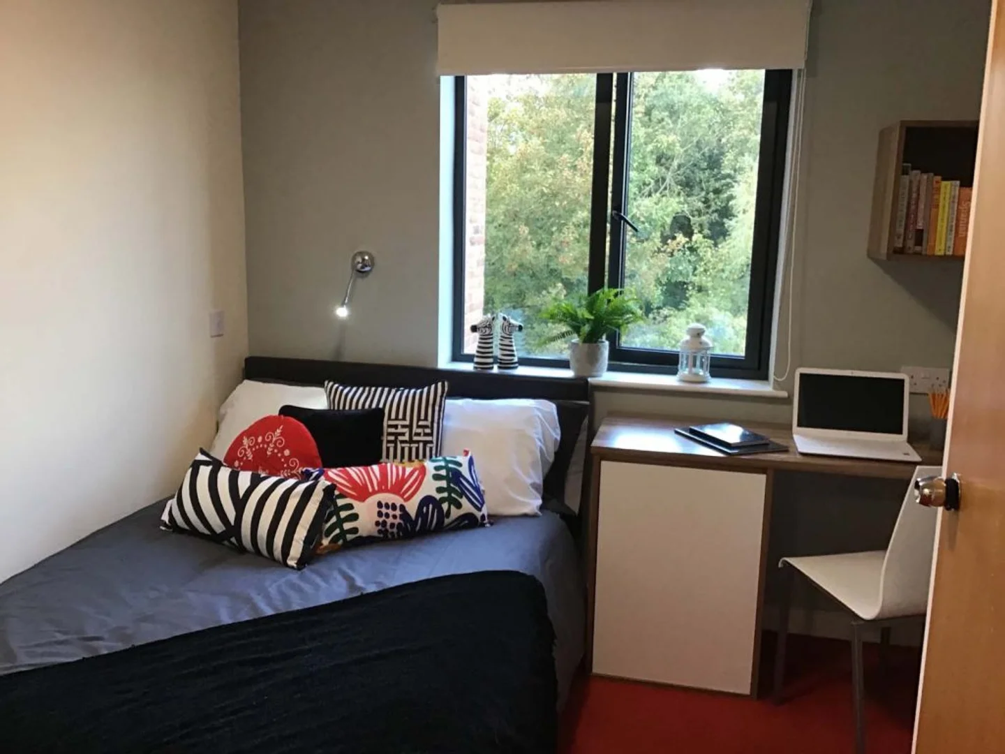 Economical student room with convenient location in 