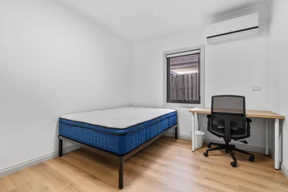 Quarto compartilhado em residência em 24 Prince Charles St, Clayton VIC 3168, imagem 2 de 13