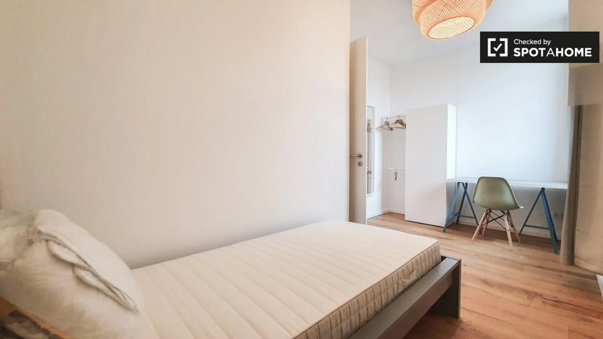 Zimmer in Studentenwohnung in  zu vermieten, voll möbliert