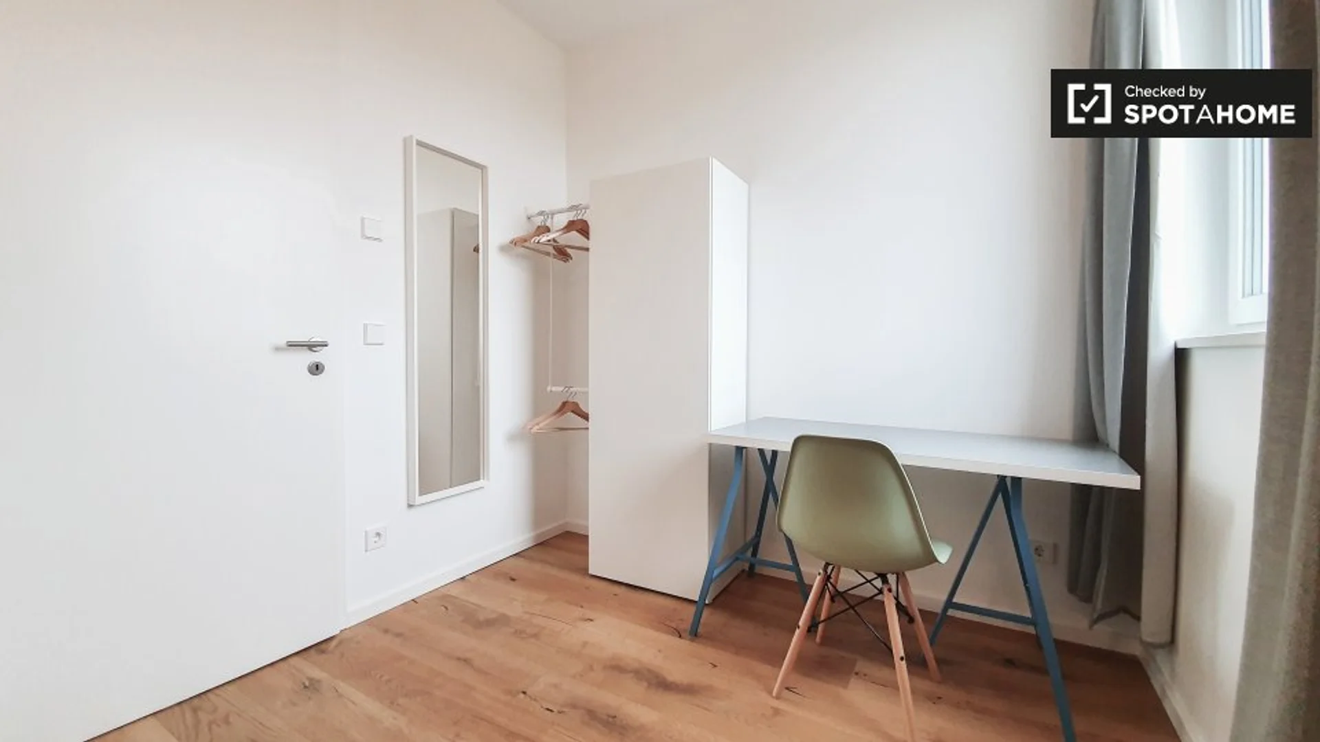 Funktionelles Studentenzimmer perfekt zum Studieren in 
